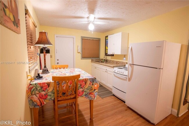 Building Photo - 811 NE 14th Ct