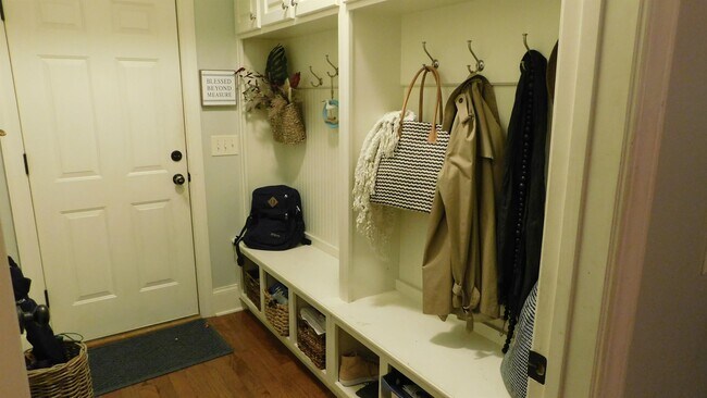 Building Photo - 400 Beaumont Park Cir