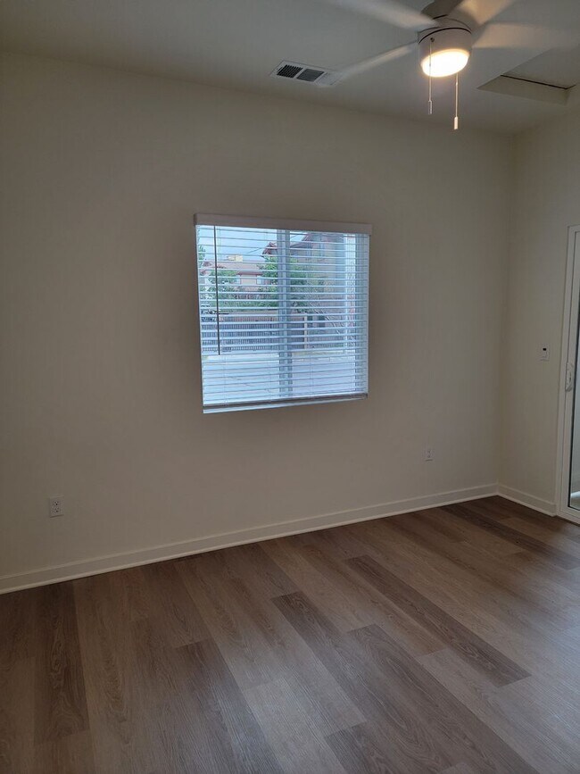 Building Photo - 9388 Olive St