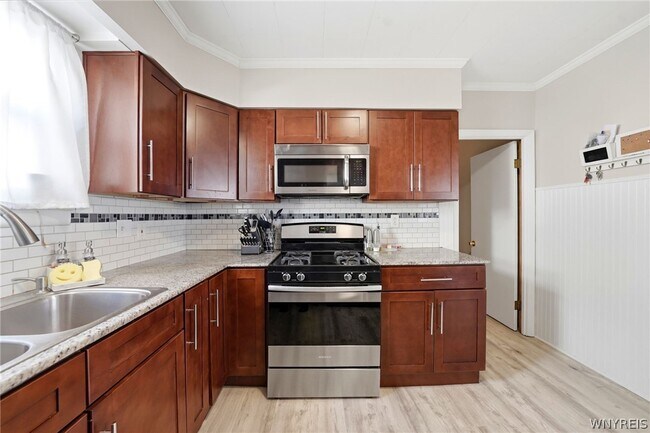 Building Photo - 226 Tacoma Ave