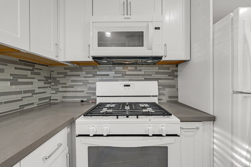 Building Photo - 340 N Monterey St