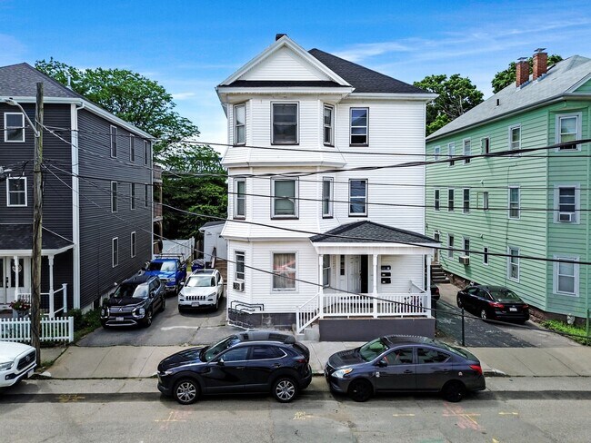 Building Photo - 28 Meadow St