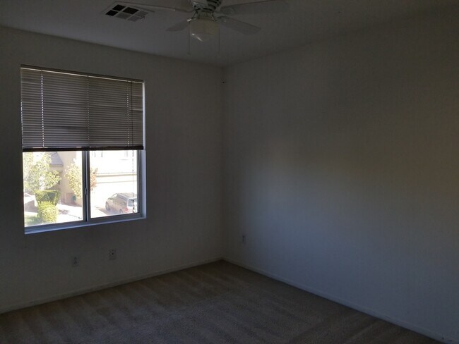 Building Photo - Lovely 2 story home Madre Mesa South Community