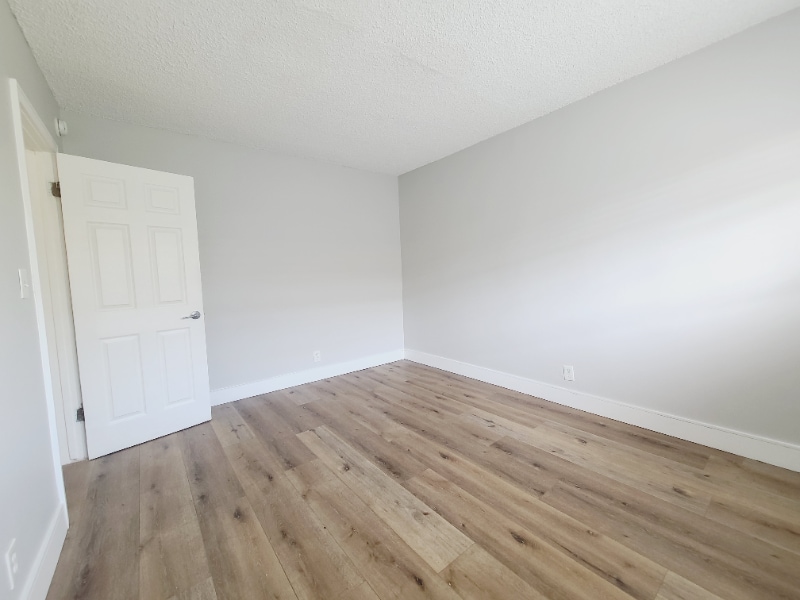 Building Photo - 13425 Vanowen St