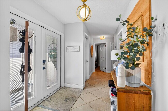 Building Photo - 320 Riverdale Rd