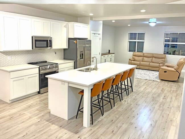 Building Photo - 778 W Bronze Leaf Rd