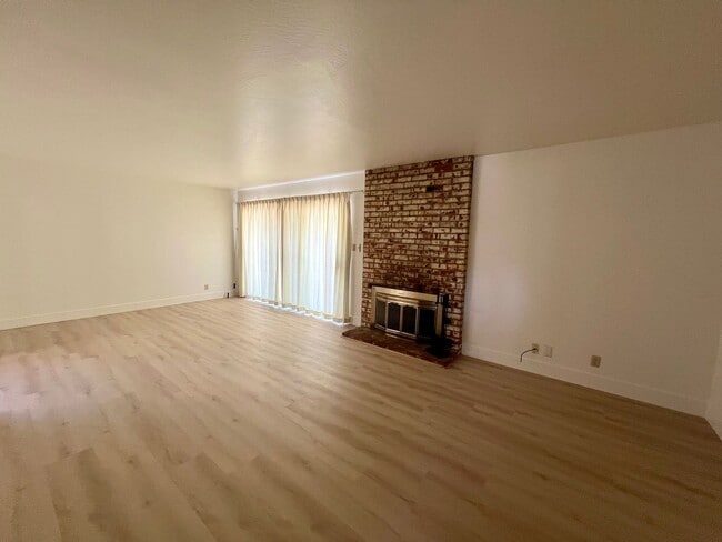 Building Photo - Lynbrook house ready now! $5075