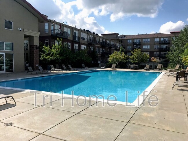 Building Photo - 10184 Park Meadows Dr