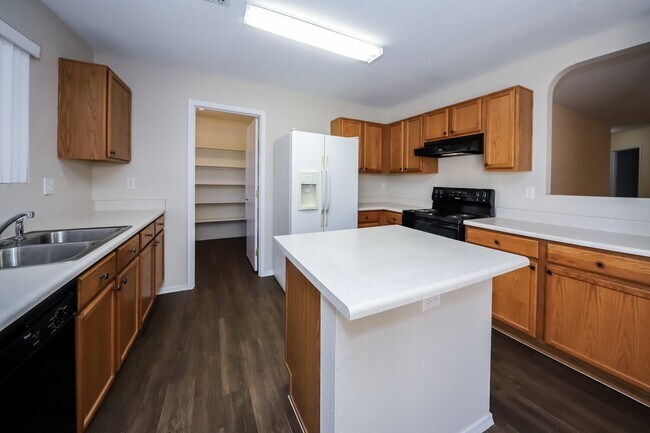 Building Photo - 8761 E Green Branch Ln