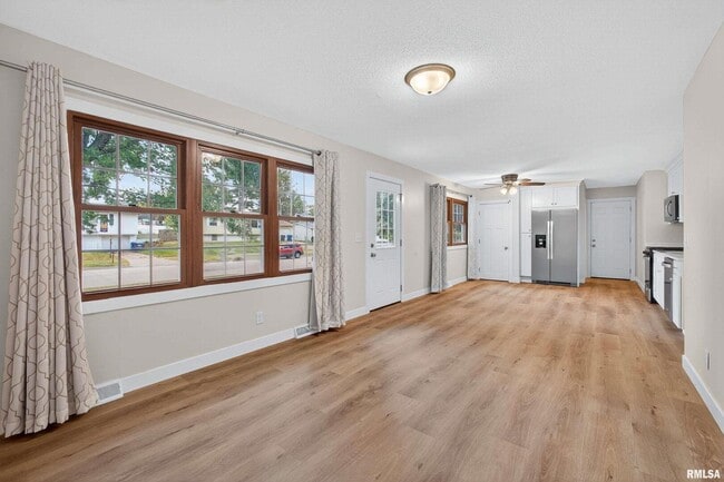 Building Photo - 3106 Maplecrest Rd