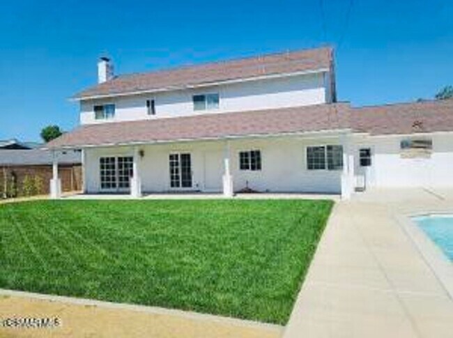 Building Photo - Don't miss this beautifully maintained 5-b...