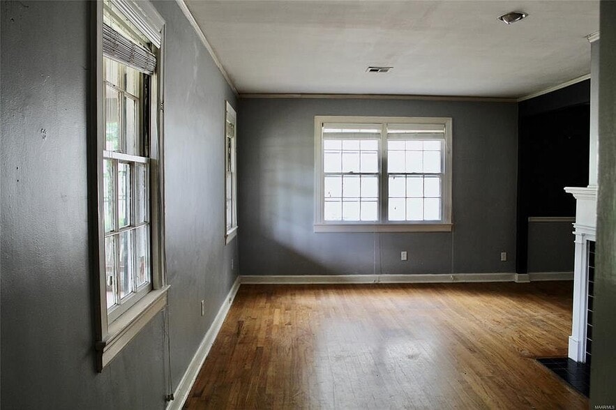 Living room - 2069 Gorgas St