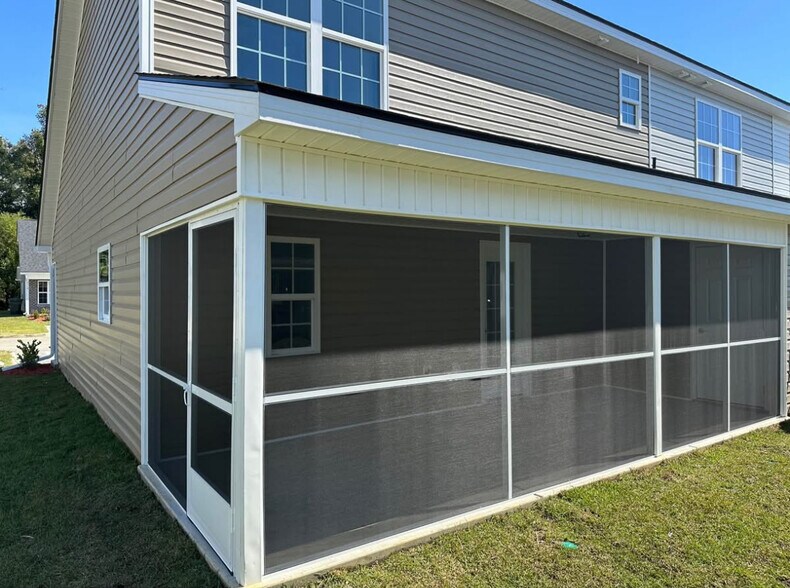 Building Photo - 2600 Mercer Dr