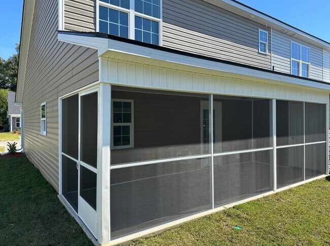 Building Photo - 2600 Mercer Dr