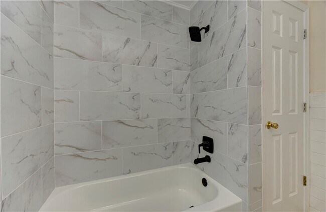 Building Photo - 465 Windsor Parkway