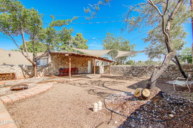 Building Photo - 801 McKelligon Dr