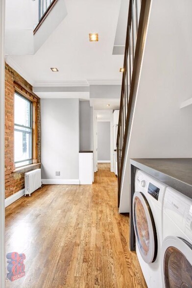 Primary Photo - 410 E 13th St