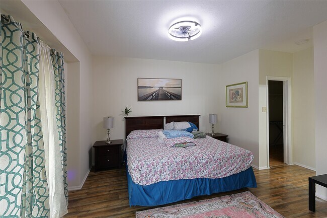 Building Photo - 2213 S Braeswood Blvd