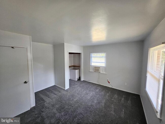 Building Photo - 49 Bonnie Ln