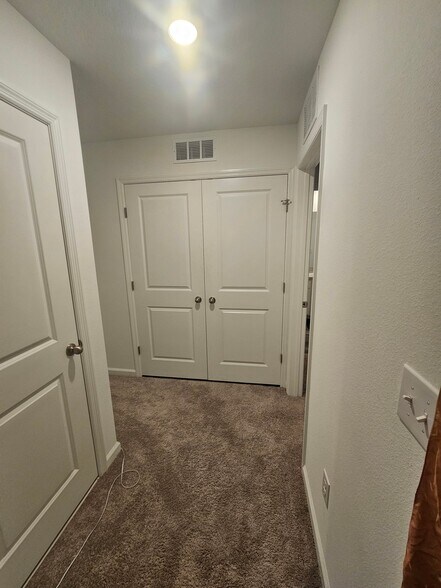 Building Photo - 11917 Sylvia St