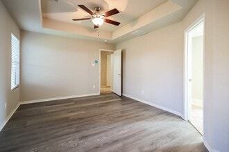 Building Photo - 18407 Knob Hill Lake Ln