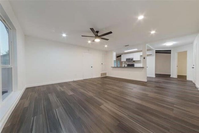 Building Photo - 5535 Pine Pl