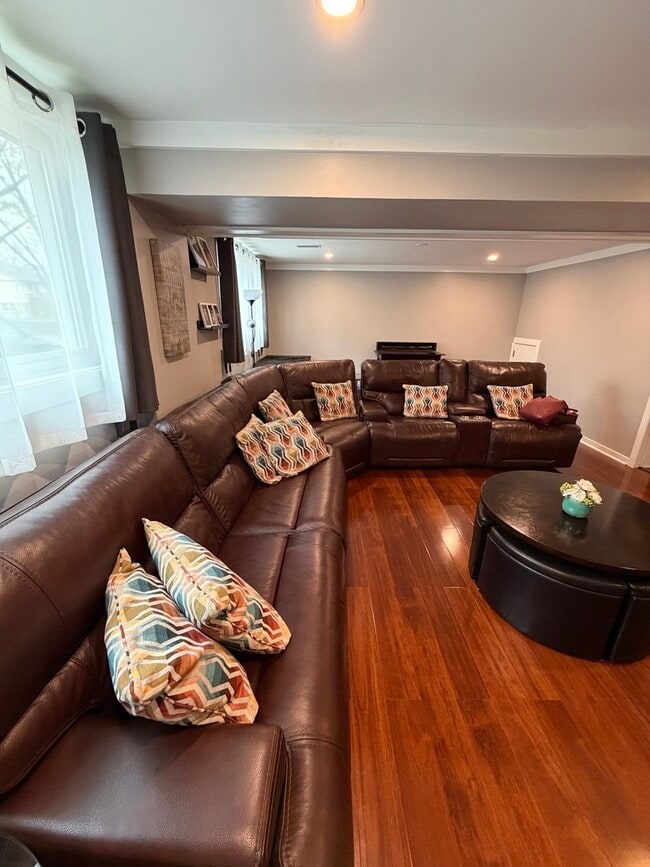 Building Photo - 715 Lacy Ave