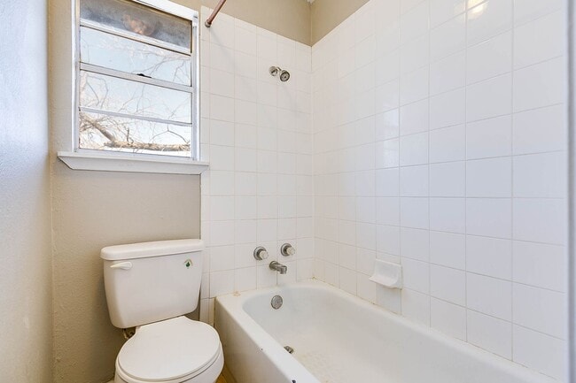 Building Photo - 1427 Austin St