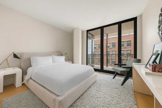 Building Photo - 100 Vandam St