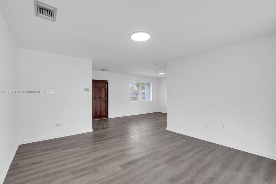 Building Photo - 721 SW 64th Ter