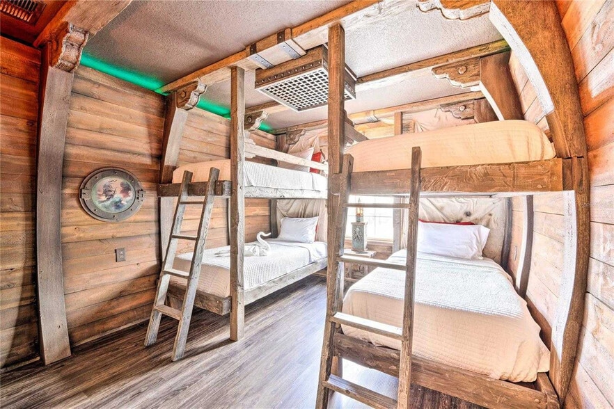 Building Photo - 8988 Stinger Dr