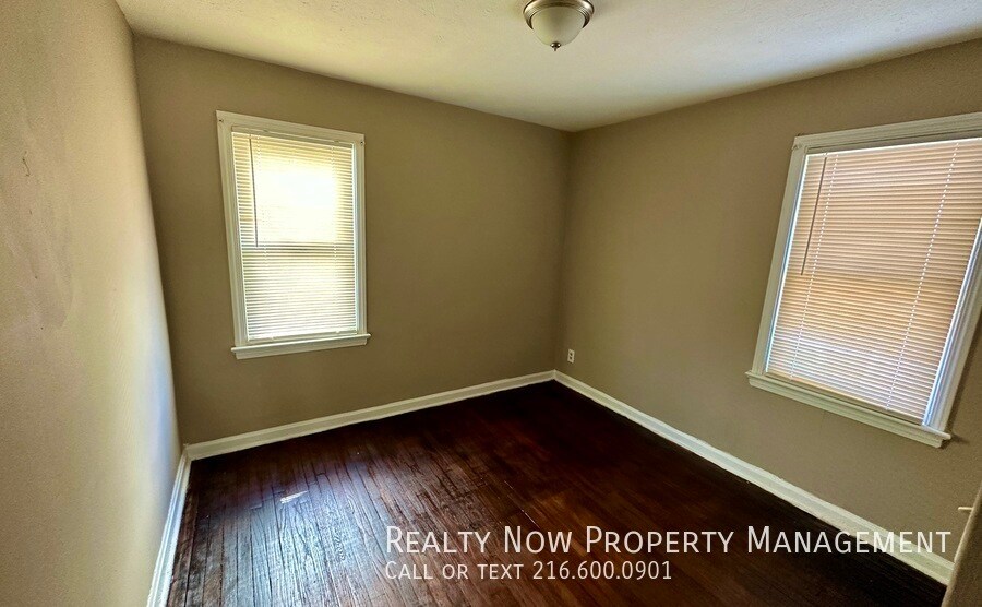 Building Photo - 5329 Vine St