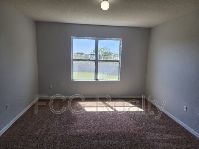 Building Photo - 469 Nova Dr