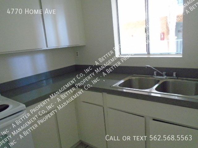 Building Photo - 4770 Home Ave