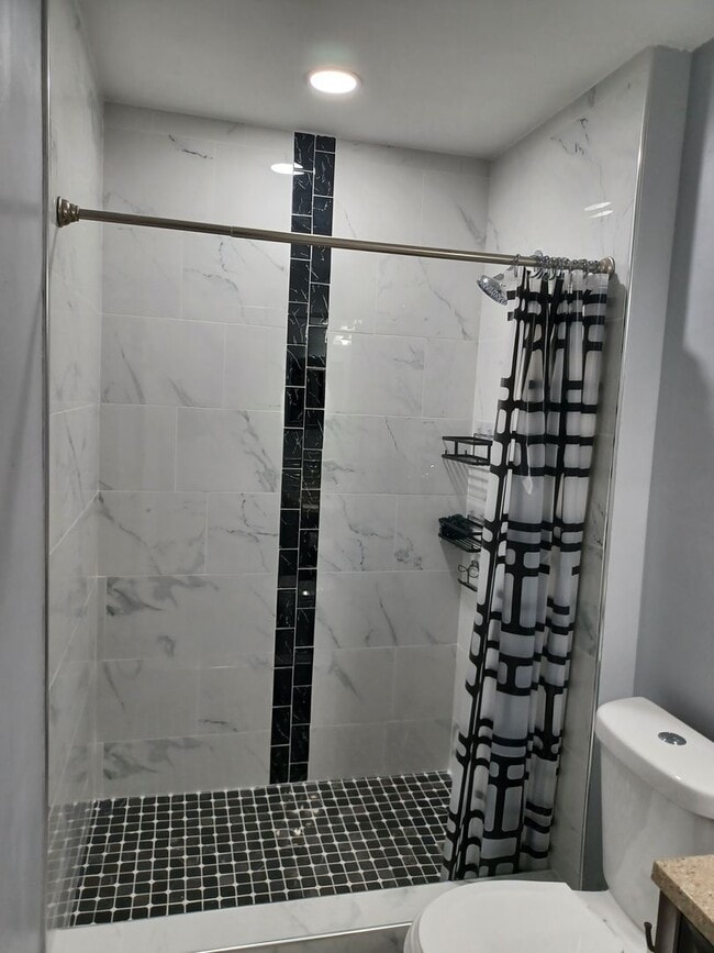 Building Photo - Spacious 3 BR townhouse in VA Beach with a garage