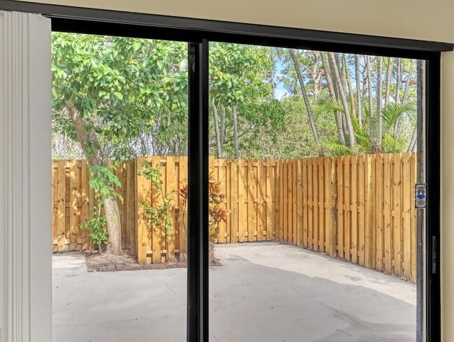 Building Photo - 4095 Palm Bay Cir