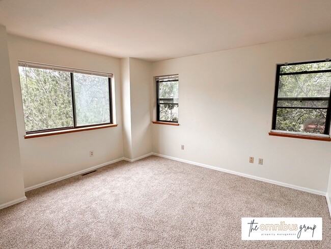 Building Photo - 4BD/2BA Fall Pre-Lease in Quiet Neighborhood!