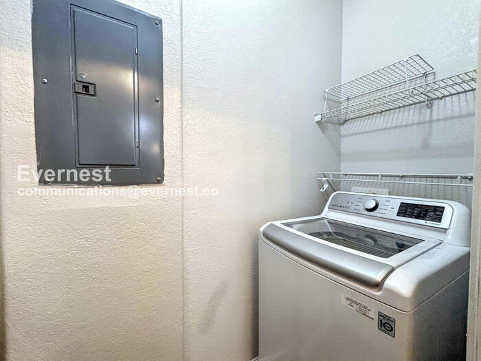 Building Photo - 8290 Gate Pkwy W