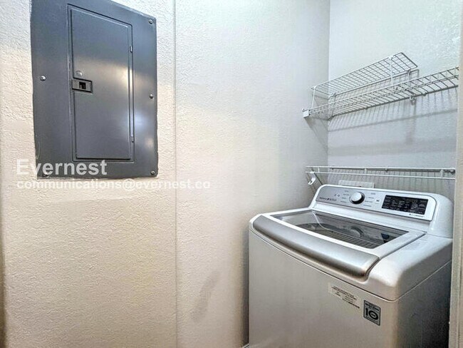 Building Photo - 8290 Gate Pkwy W