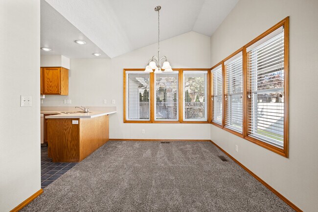 Building Photo - 5415 N Noble Fir Ave