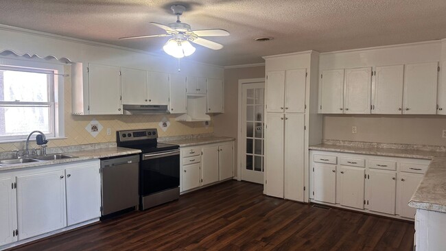 Building Photo - RENTAL HOME 3BD/2BTH