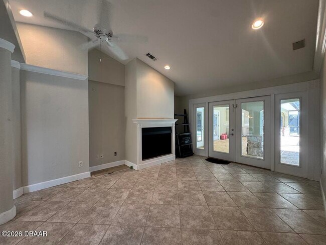 Building Photo - 190 Hidden Hills Dr