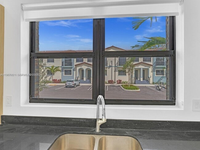 Building Photo - 6130 SW 36th Ct