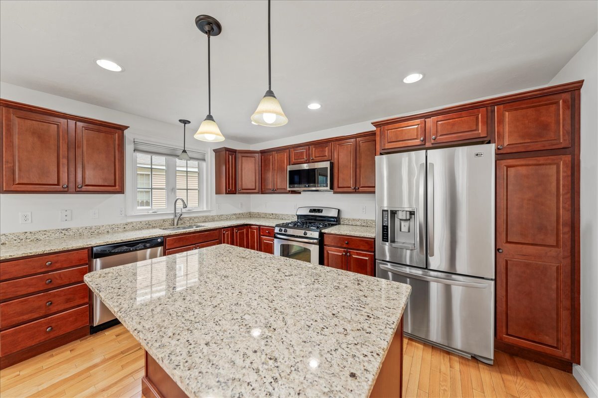 Building Photo - 6 Longview Cir