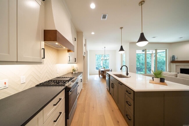 Building Photo - 15112 Matterhorn Lp