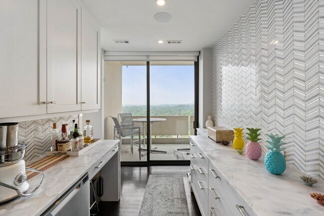 Building Photo - 2575 Peachtree Rd NE