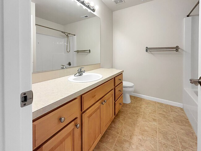 Building Photo - Charming Bothell 4BR Home w/ Bonus, Porch Swing & Private Backyard Awning