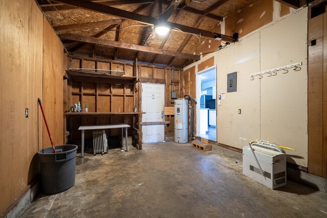 Building Photo - 15706 E Burnside St