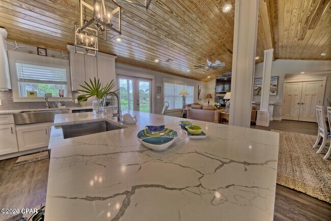 Building Photo - 263 Lullwater Dr