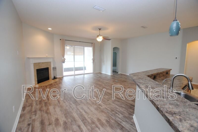 Building Photo - 599 Chestwood Chase Dr